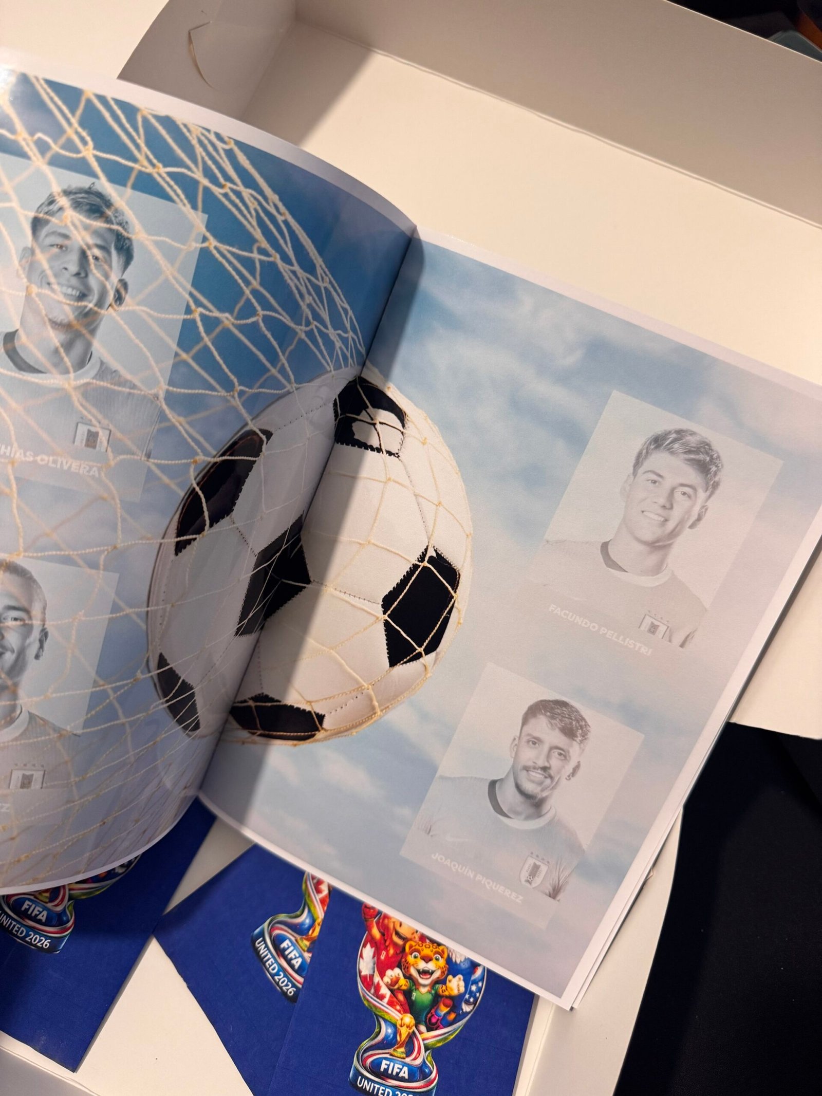 Álbum de figuritas de Uruguay Mundial 2026 - Imagen 7